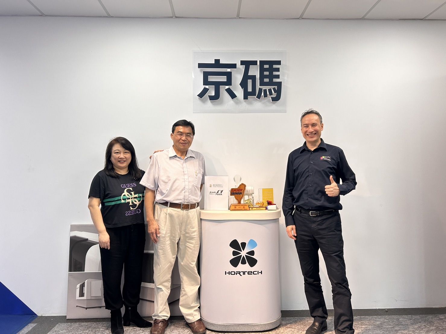 Il direttore dell'Associazione dell'Industria della Fotonica Europea (EPIC) Mr. Carlos Lee e il Fondatore & CEO di Hortech Company Dr. Owen Li